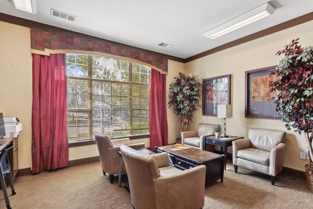 Social lounge at Longwood Vista Apartment Homes in Atlanta GA